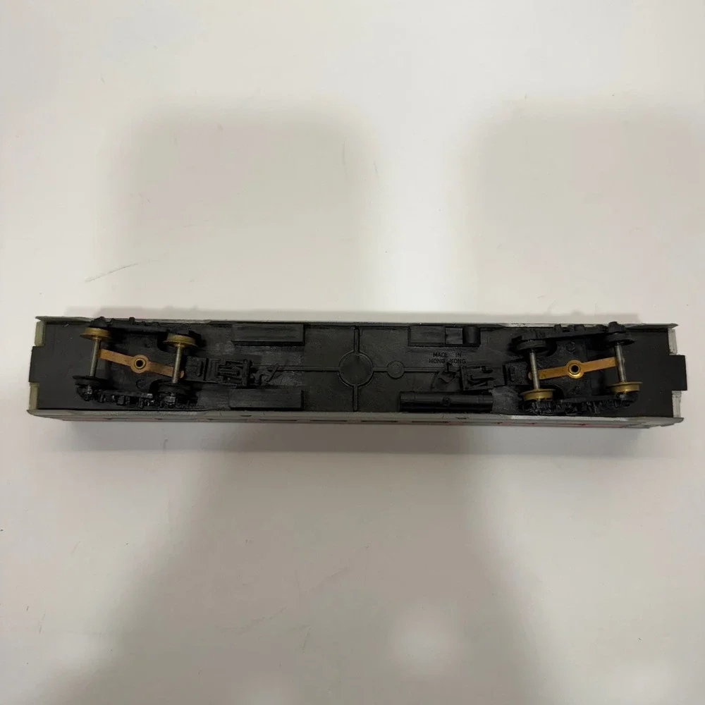 Life-Like Trains HO Scale Amtrak Silver Lodge 9451 Passenger Car 8584 Vintage